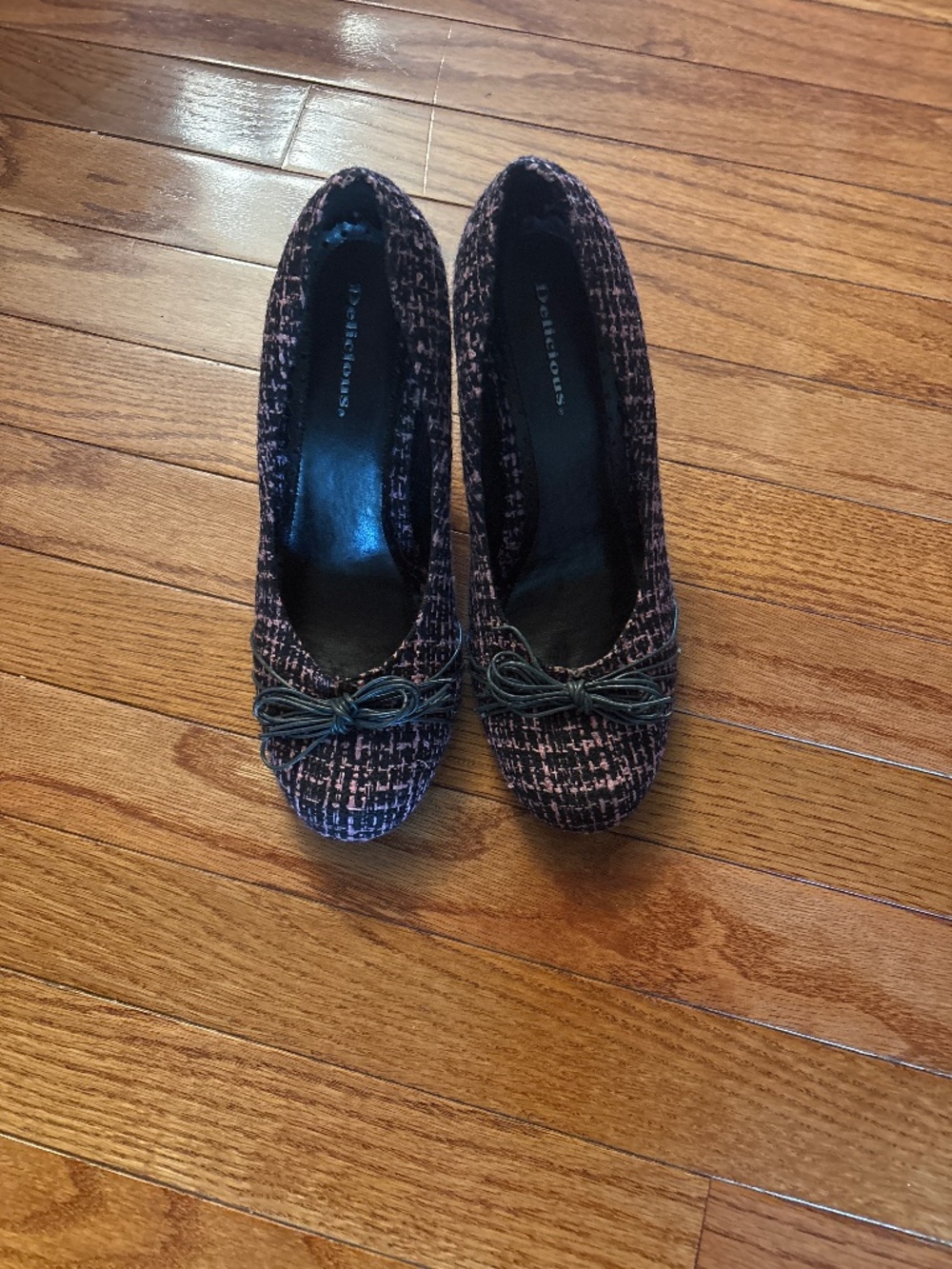 Retro tweed round toe pump